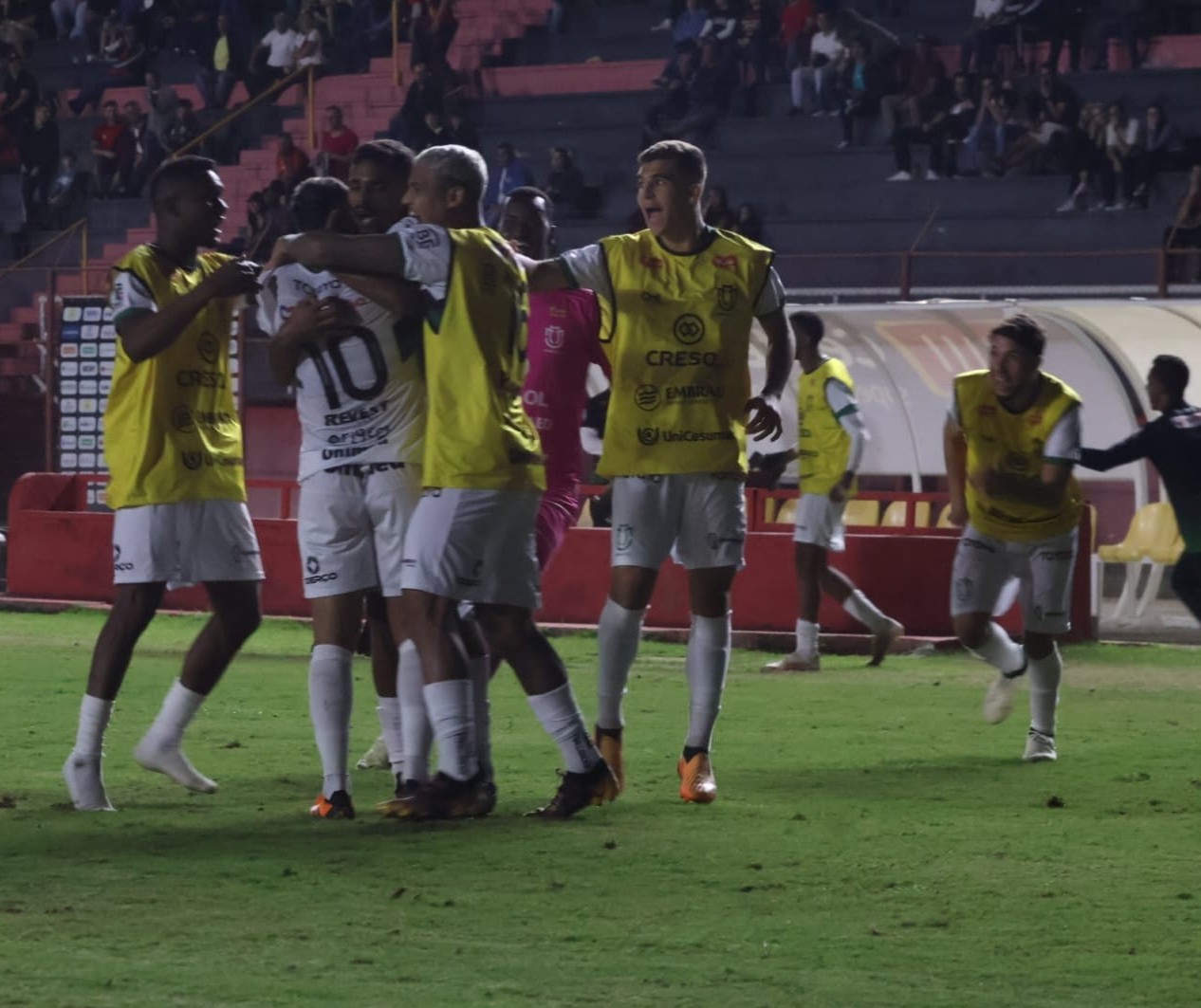 Maringá FC vence Pouso Alegre e assume a liderança