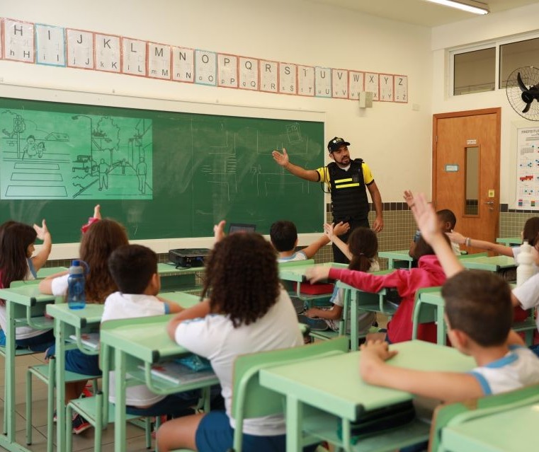 Estudantes recebem aulas de conscientização