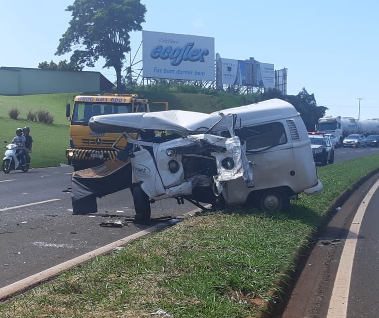 Uma pessoa morre e outras três ficam feridas em acidente na BR-376