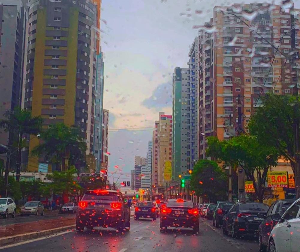 Sábado (14) com  chuva, neblina e temperatura alta em Maringá