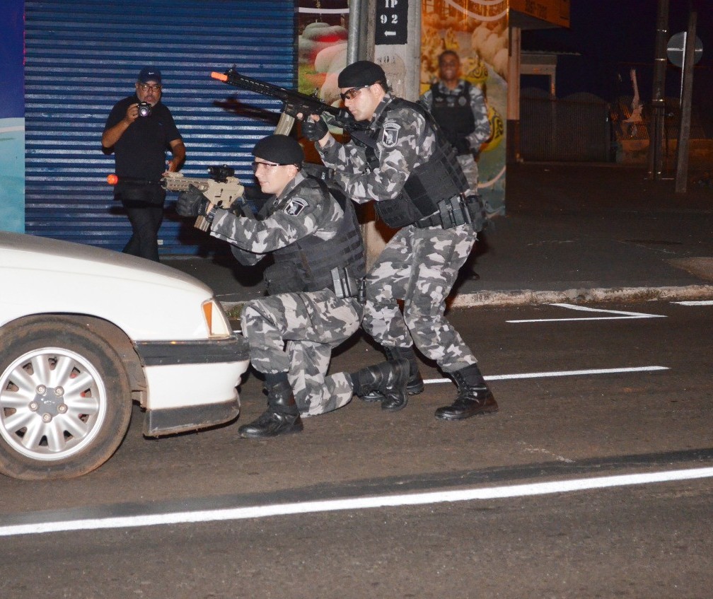 Polícia Militar realiza treinamento simulado em Maringá