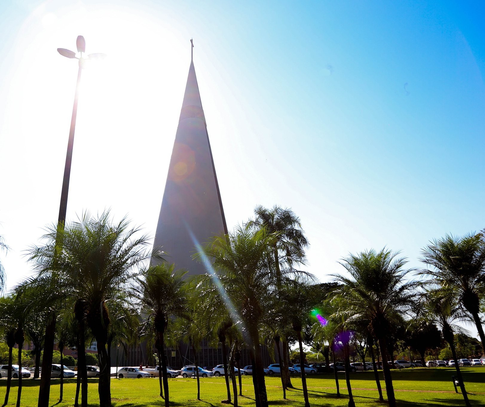 Sábado de sol e máxima de 32°C em Maringá