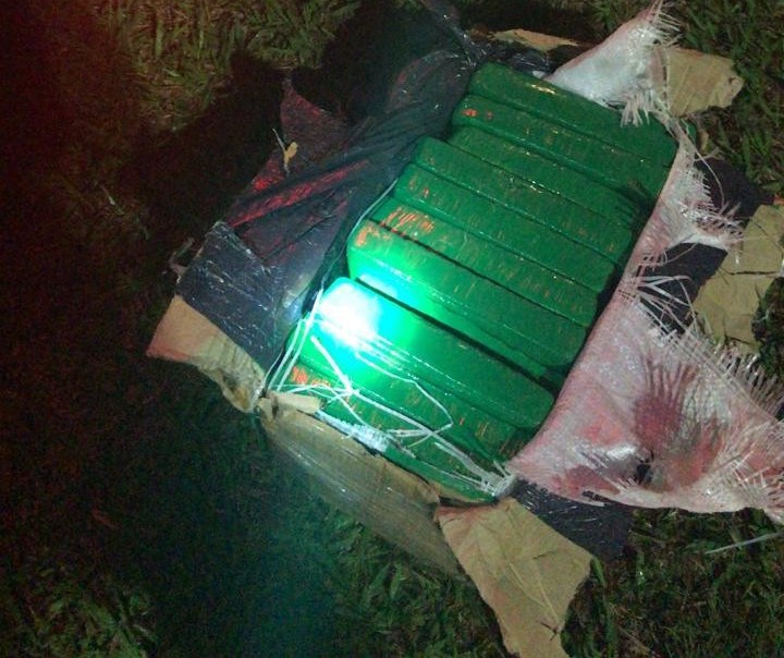 PRE apreende 20 kg de maconha após motorista abandonar carro