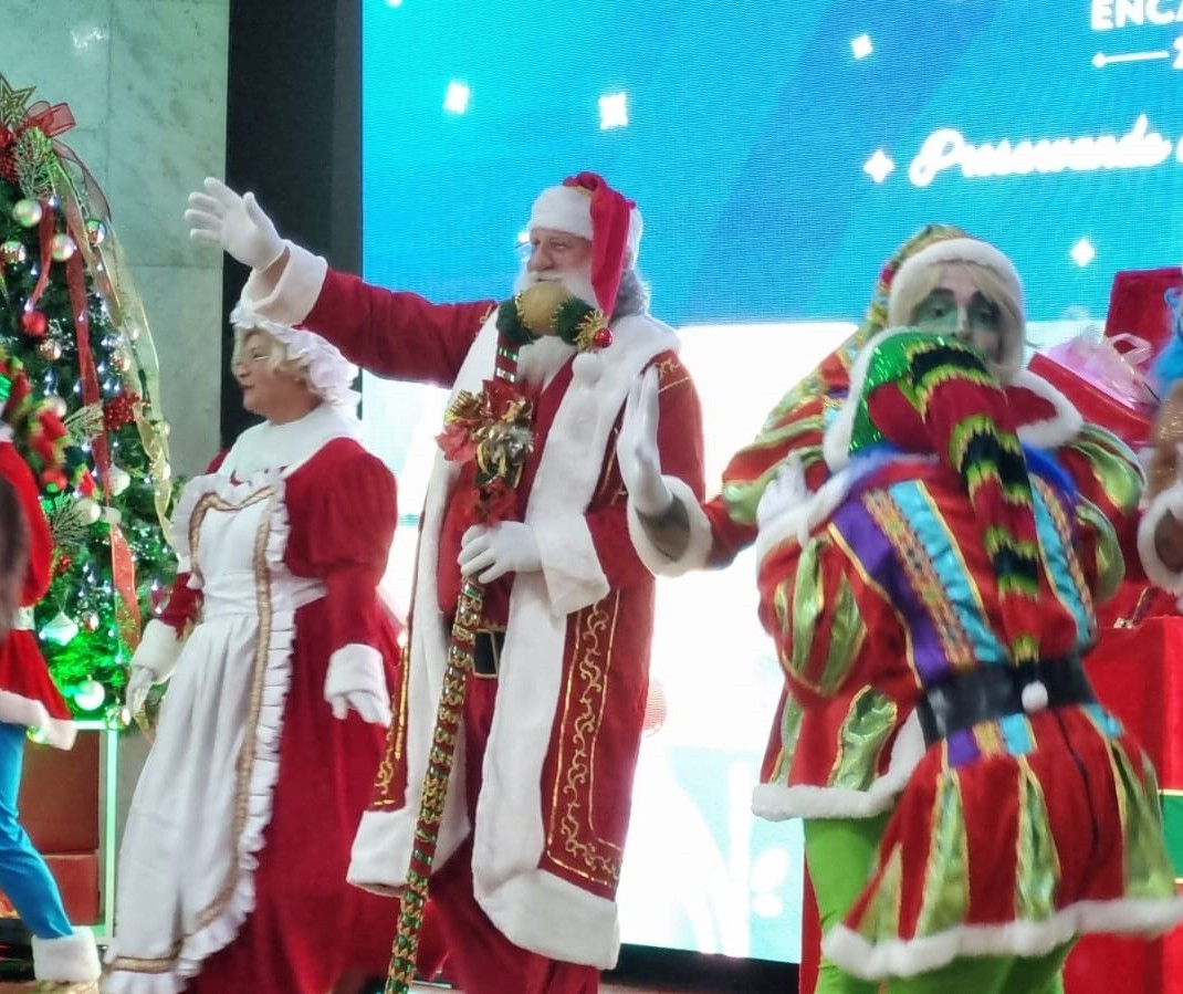 Com show musical e Papai Noel, Maringá Encantada é lançada