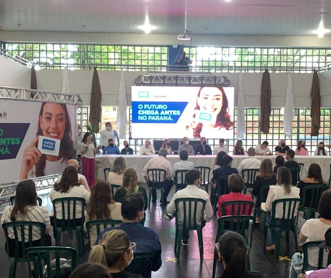 Cartão Futuro vai subsidiar parte do salário de jovens estudantes do Paraná