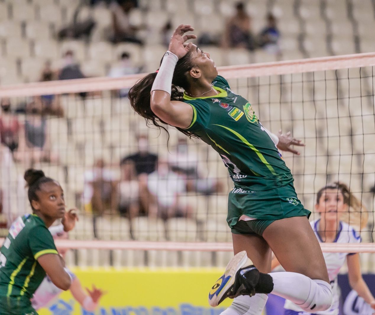 Visando embalar na Superliga Feminina, Unilife Maringá recebe o Fluminense