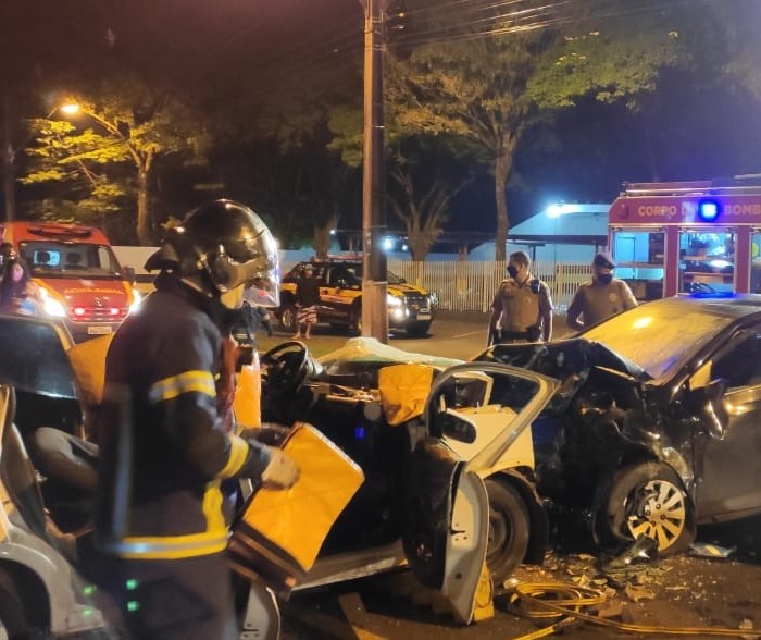 Dois motoristas ficam gravemente feridos em acidente no Contorno Sul 