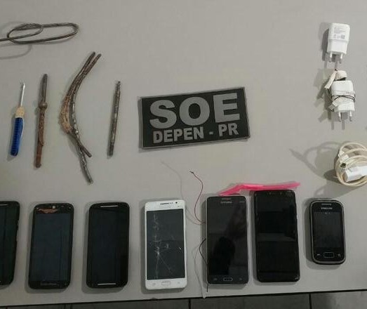 Policiais encontram celulares e ‘arma’ na carceragem de Nova Esperança