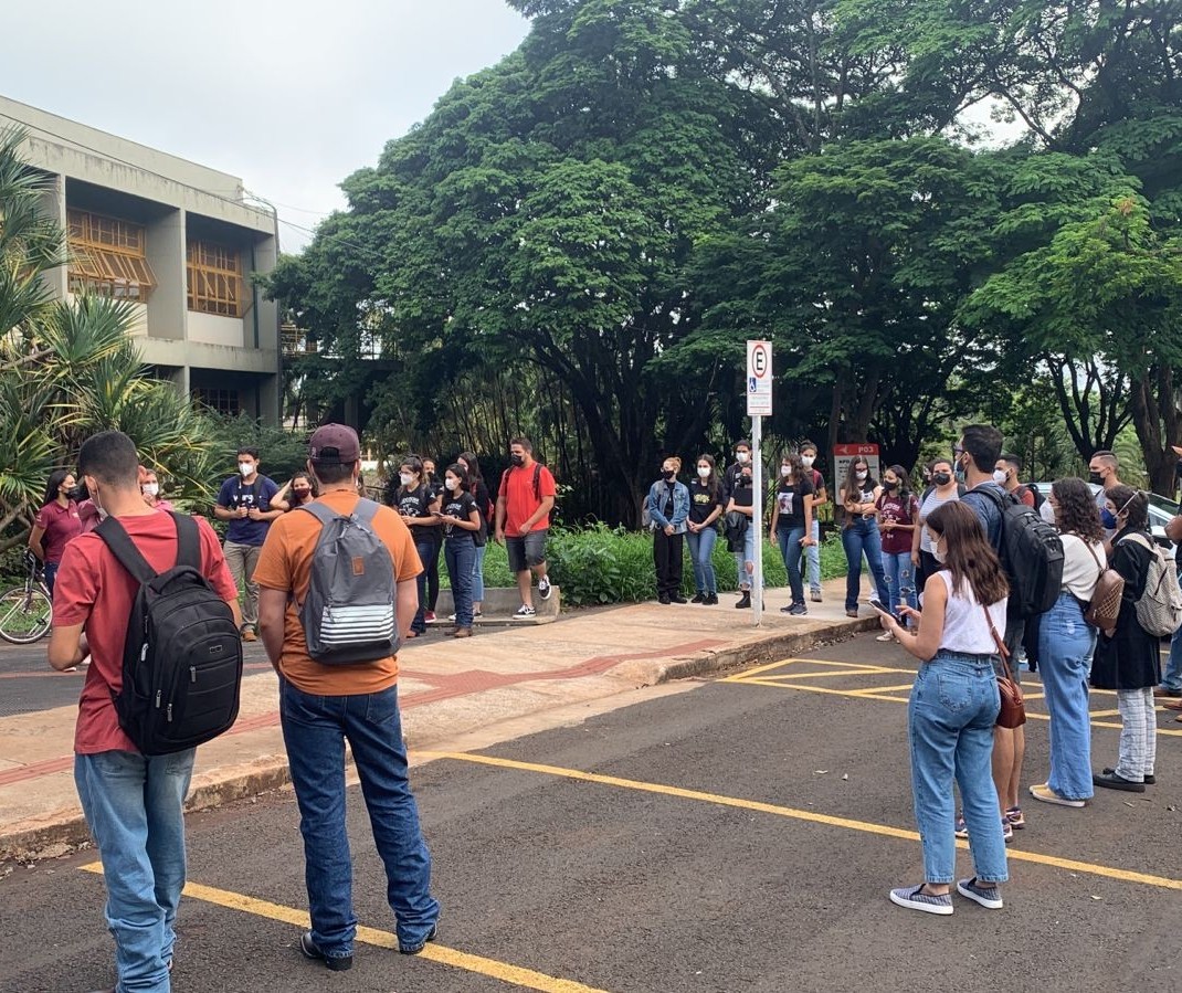 Aulas presenciais na UEM retornam para todos os alunos nesta segunda-feira (31)