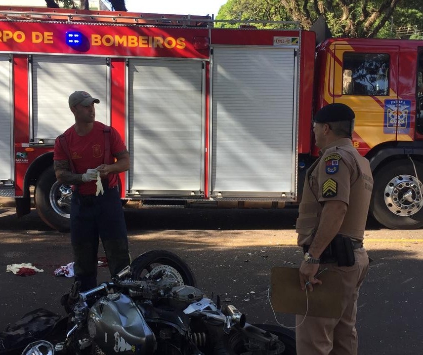 Motociclista fica ferido em acidente na Avenida Castro Alves