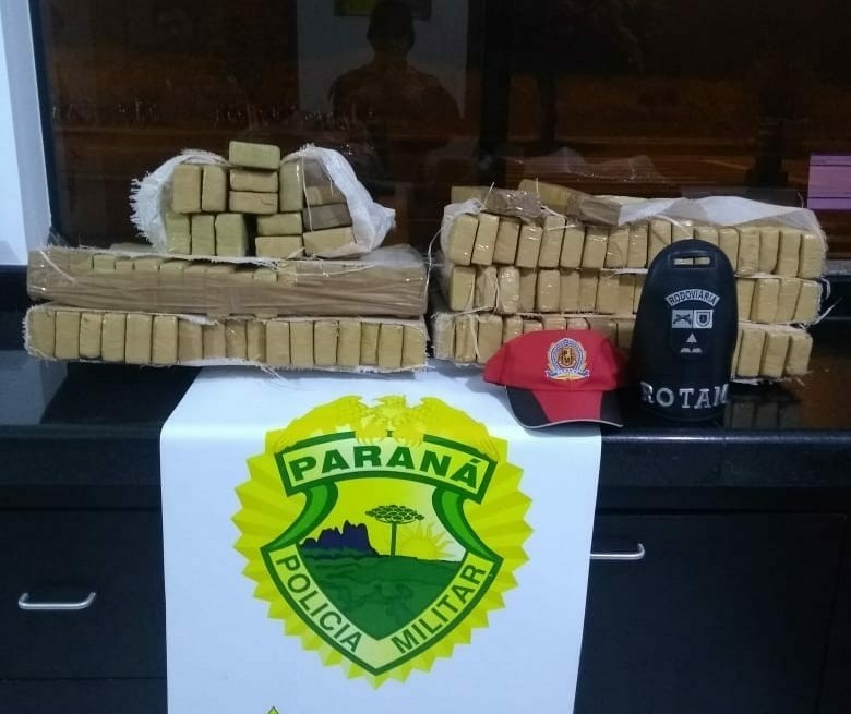 PRE apreende 71 kg de maconha em veículo na PR-323