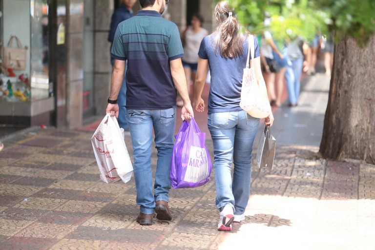 Maringaense deve gastar em média R$ 235 nas compras de Natal