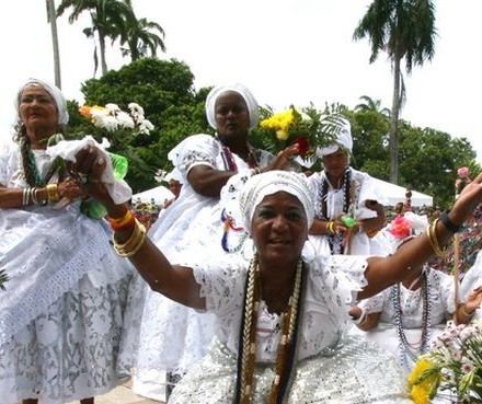 Pessoas ainda veem com maus olhos as religiões afro-brasileiras