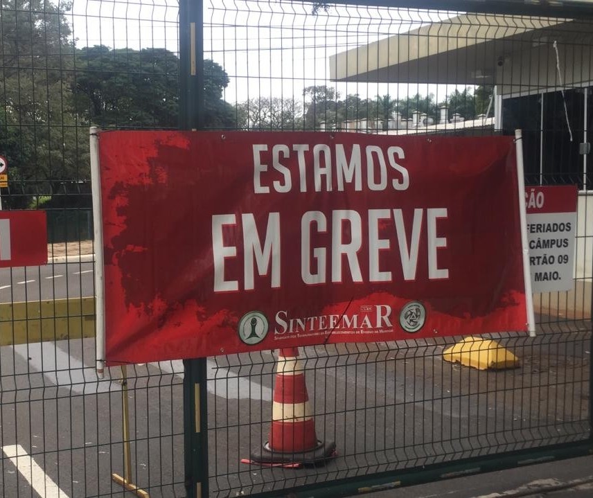 Portões da UEM estão fechados nesta quinta-feira (27)