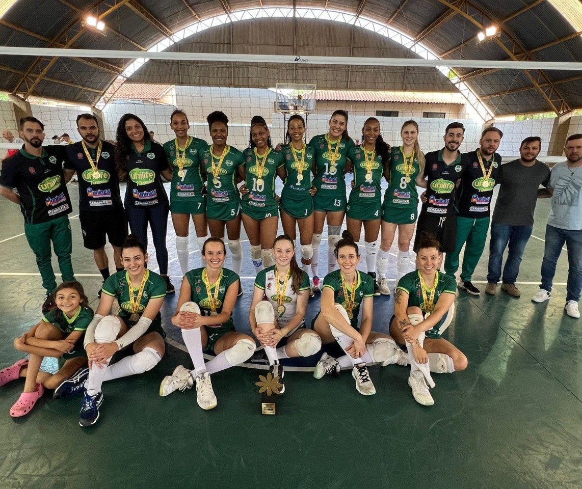 Maringá apresenta equipe para a Superliga Feminina de vôlei