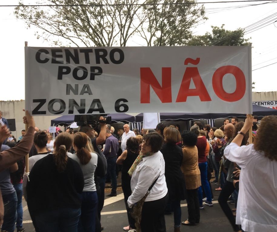 Moradores protestam contra instalação do Centro POP