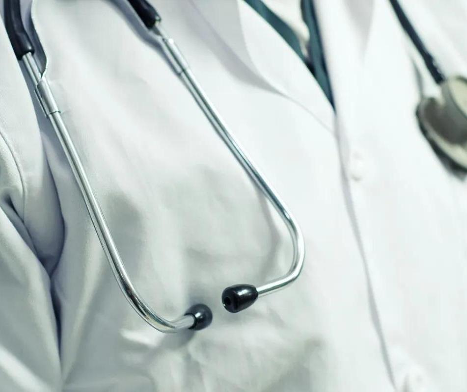 Sociedade Médica alerta sobre falso médico que aborda pacientes e familiares