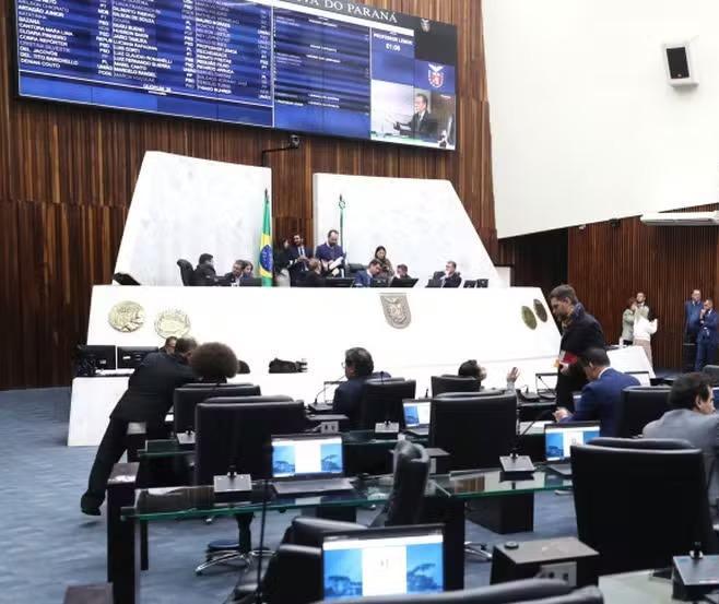 Alep aprova reajuste para professores da rede pública em 1ª votação