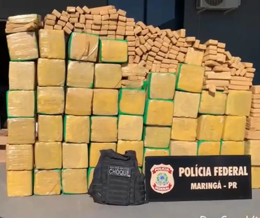  PF de Maringá e PM apreendem mais de 1 tonelada de maconha em caminhonete