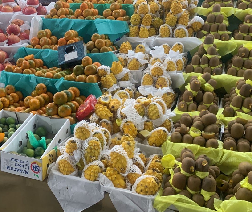 Estande de frutas exóticas garantem uma a volta ao mundo na gastronomia