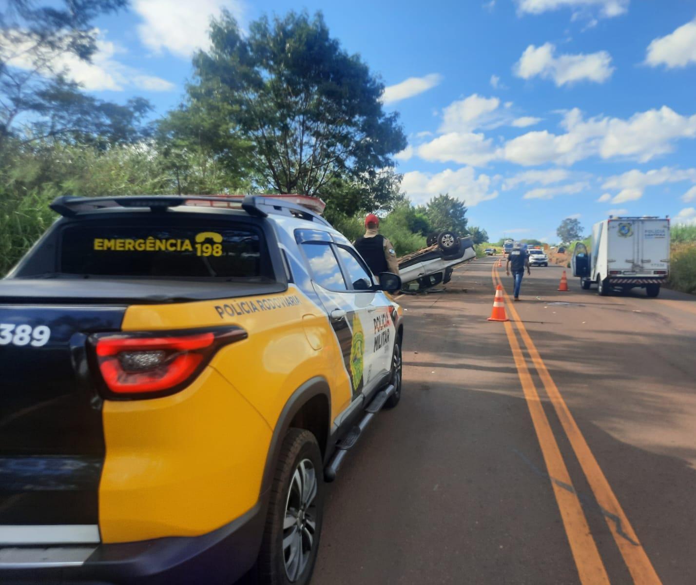 Carro bate em barranco e motorista de 81 morre na PR-492