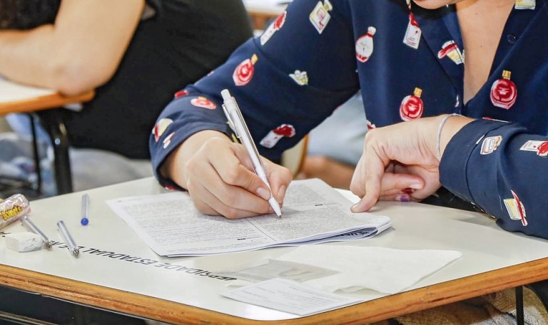 63 candidatos faltaram ao segundo dia de provas do Vestibular da UEM