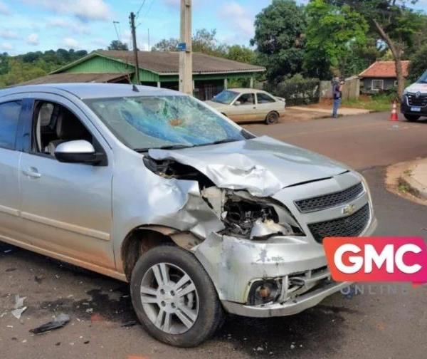 Acidente grave entre carro e moto deixa motociclista gravemente ferido em Maringá