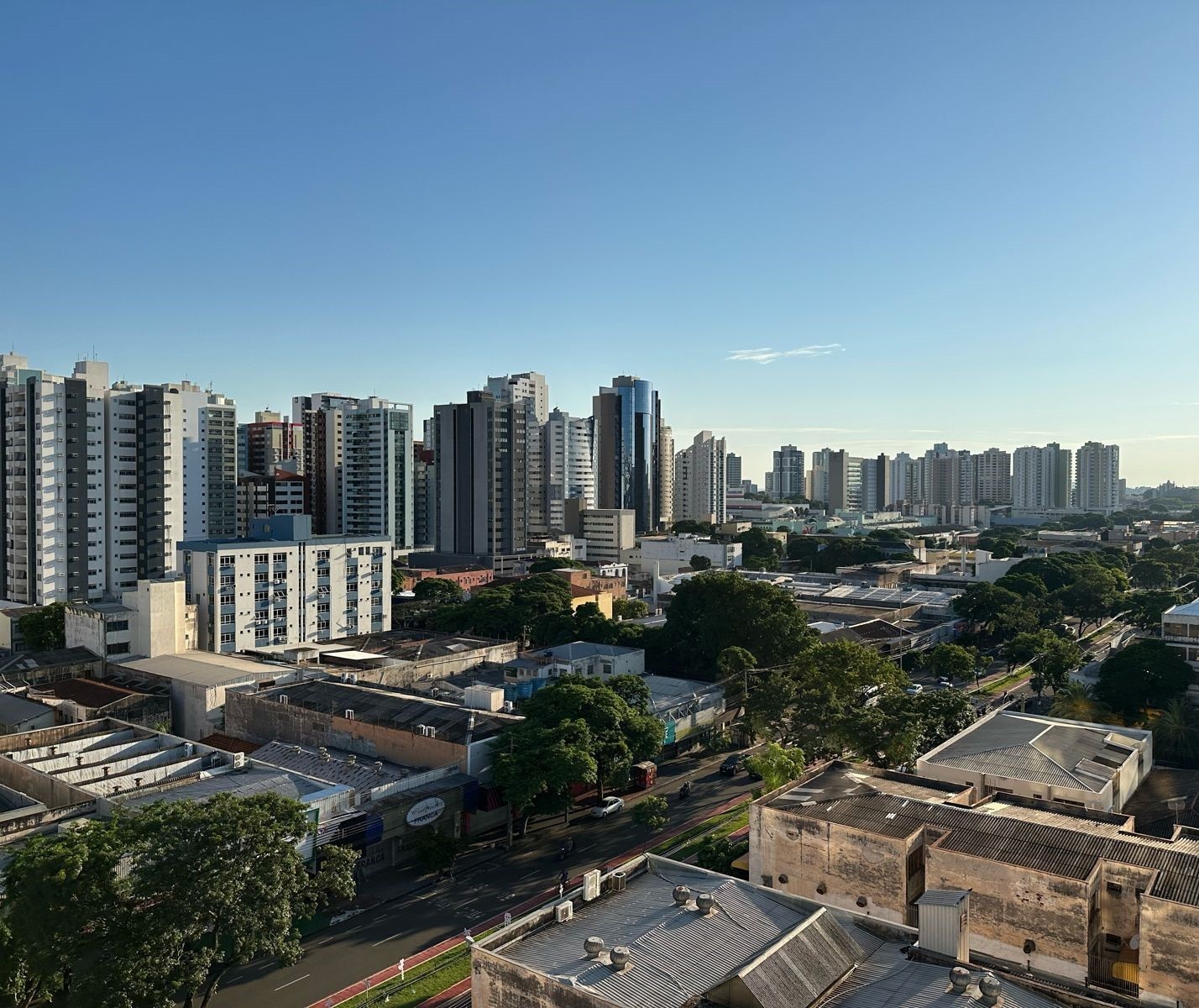 Quinta-feira (1°) terá dia quente e abafado em Maringá 