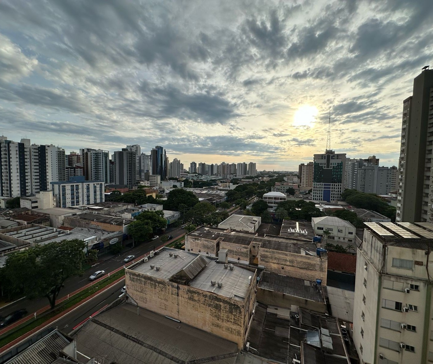 Simepar prevê calor e pancadas de chuva nesta quinta-feira (29)