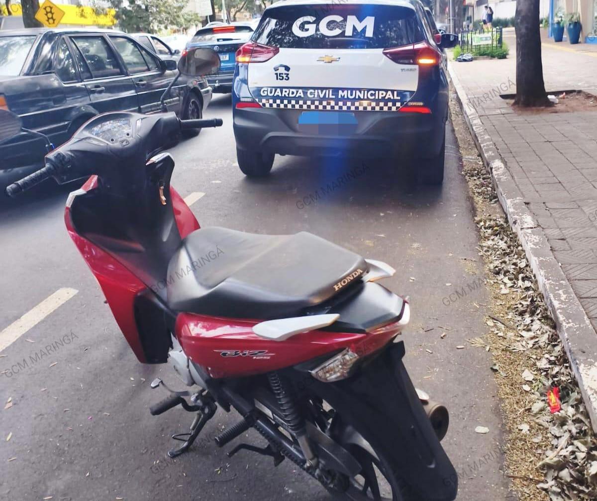 GCM remove motoneta que circulava sem placa há cinco anos