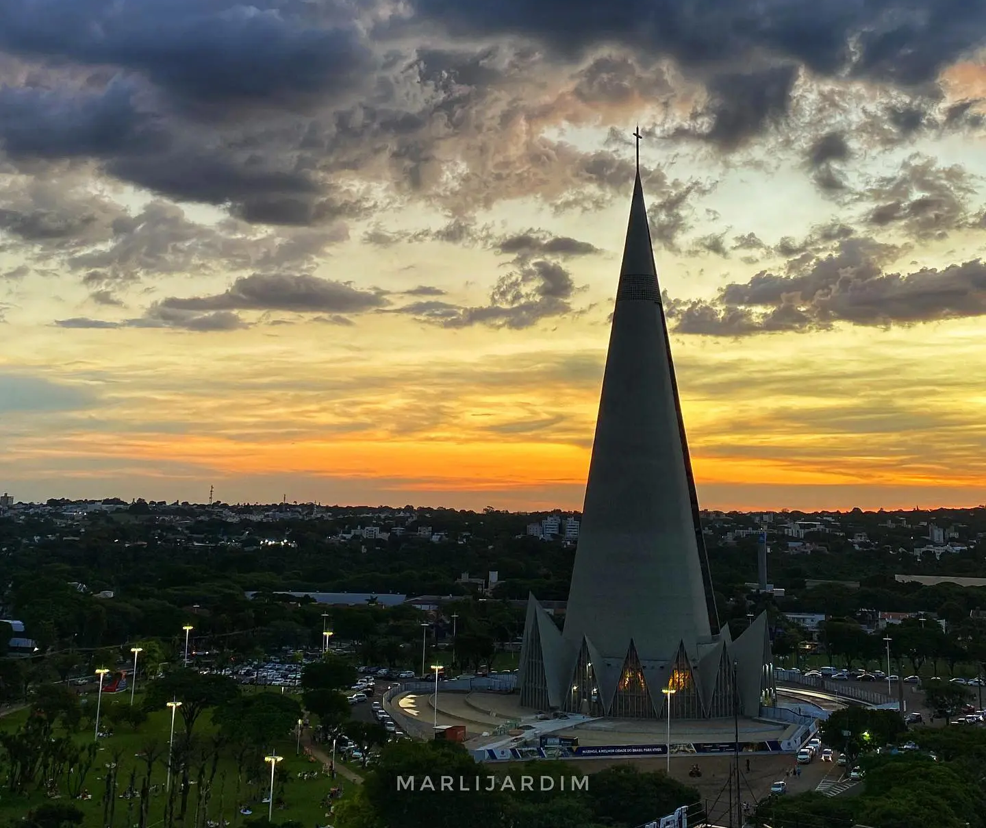 Domingo com predomínio de sol e máxima de 30ºC em Maringá