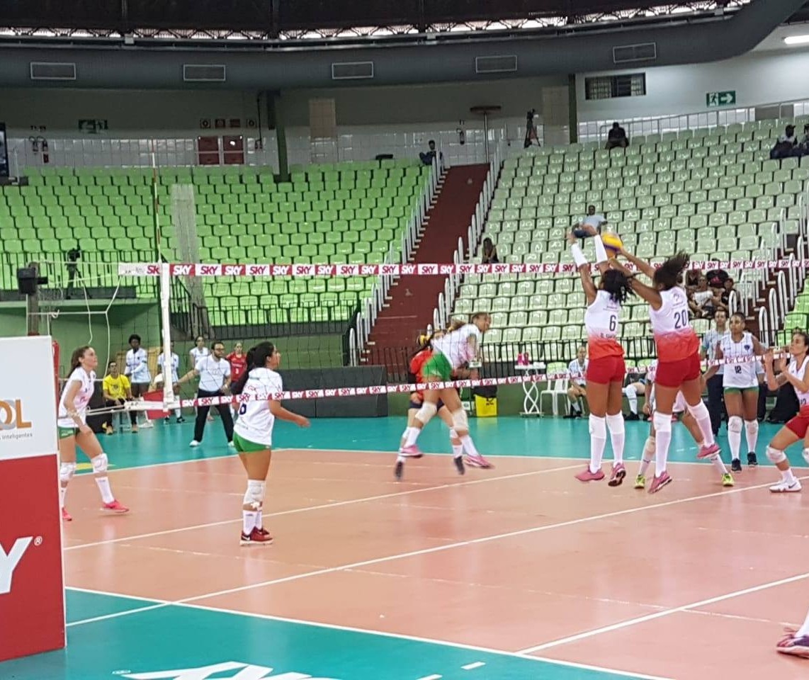 No vôlei feminino, Maringá enfrenta o São José dos Pinhais