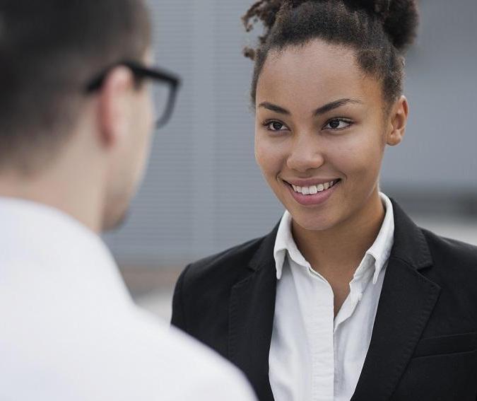 Especialista dá orientações para se preparar para entrevistas de emprego