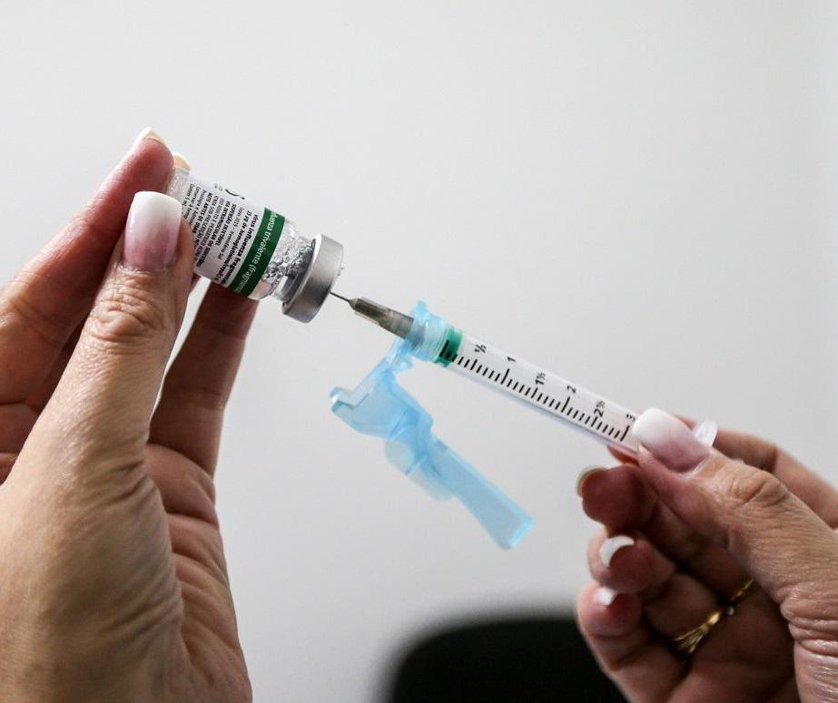 Vacinação contra a gripe será aberta a toda a população nessa terça-feira (13) em Maringá